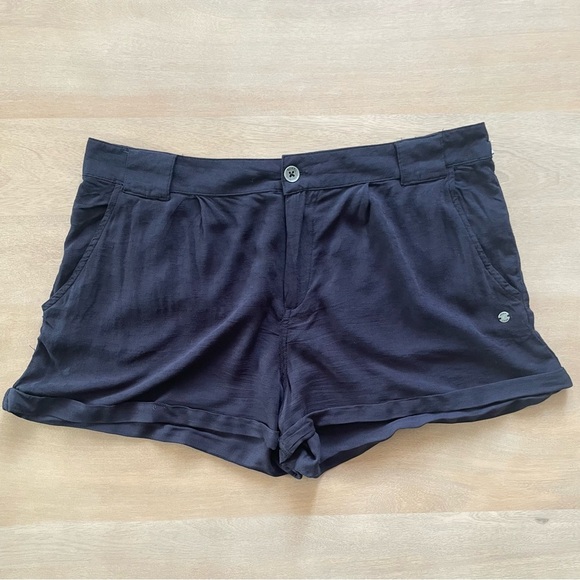 Roxy Women's Black Shorts - Picture 1 of 10